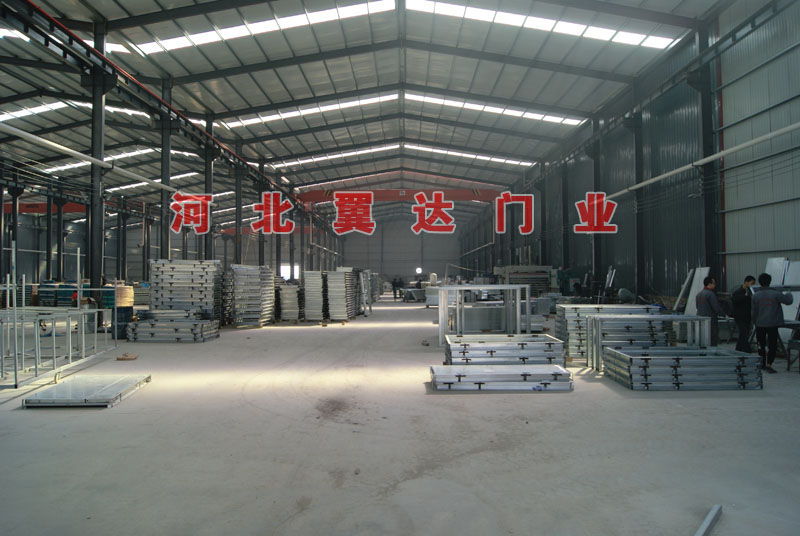 翼達(dá)門業(yè)加工車間